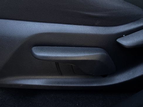 Used 2020 Toyota RAV4 LE FWD image 25