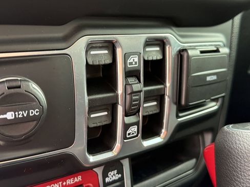 Used 2021 Jeep Wrangler Unlimited Rubicon AWD/4WD image 18