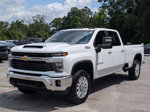 Used 2024 Chevrolet Silverado 2500 LT AWD/4WD image 5