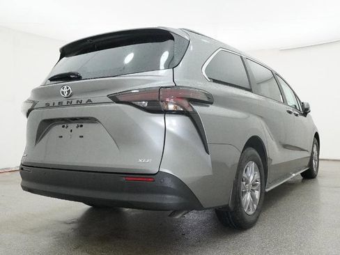 New 2026 Toyota Sienna XLE FWD image 10