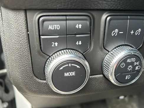 Used 2023 GMC Yukon Denali AWD/4WD image 17