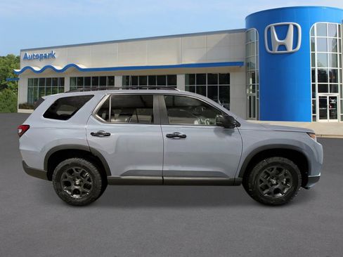 New 2026 Honda Pilot TrailSport image 8