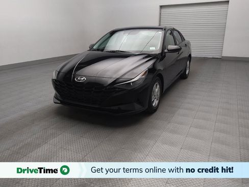 Used 2023 Hyundai Elantra SE image 1