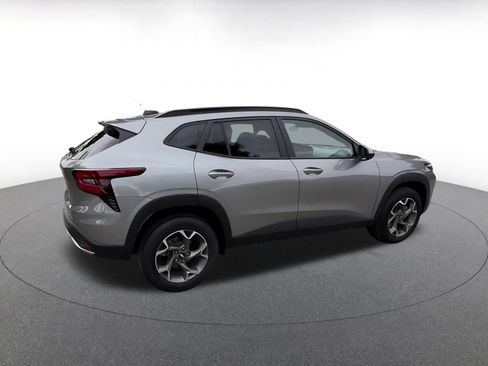 Used 2025 Chevrolet Trax LT FWD image 15