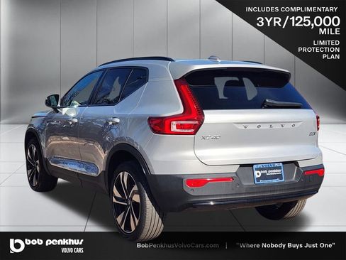 Used 2023 Volvo XC40 B5 Plus w/ Climate Package image 27