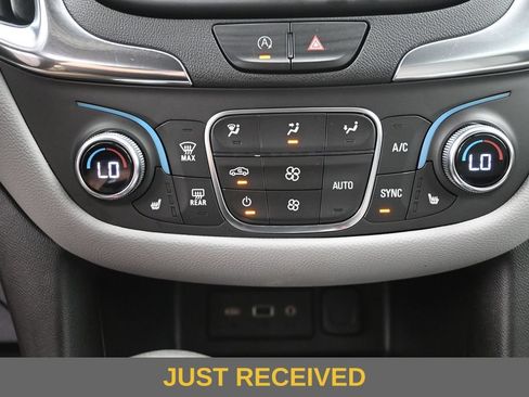 Used 2022 Chevrolet Equinox LT w/ Driver Convenience Package AWD/4WD image 13