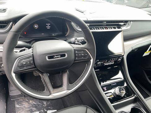 New 2025 Jeep Grand Cherokee Limited w/ Luxury Tech Group II image 15