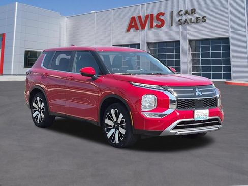 Used 2025 Mitsubishi Outlander SE AWD/4WD image 3