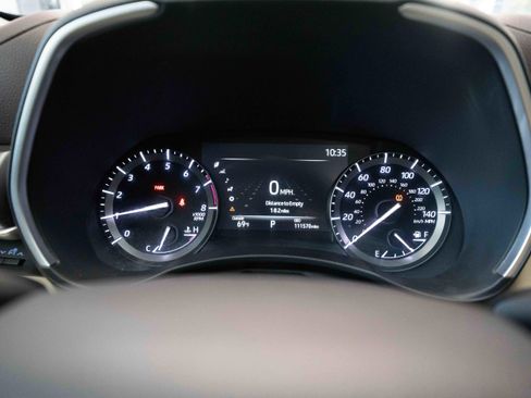 Used 2021 Toyota Highlander XLE AWD/4WD image 16