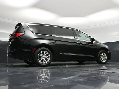 Certified 2024 Chrysler Pacifica Touring-L FWD image 57