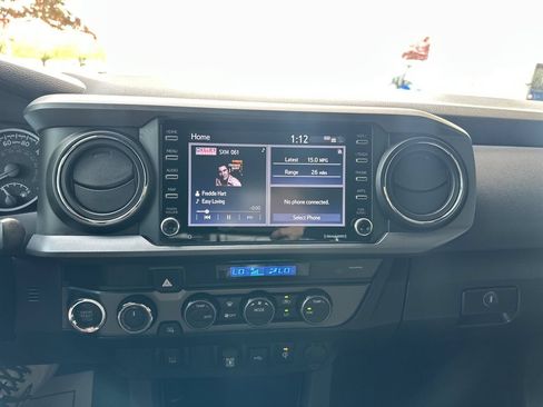 Certified 2022 Toyota Tacoma TRD Off-Road AWD/4WD image 30
