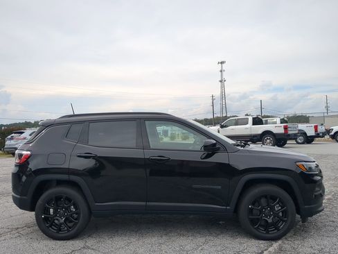 New 2026 Jeep Compass Latitude image 2