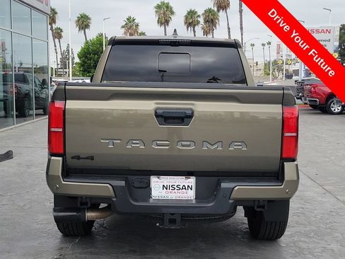 Used 2024 Toyota Tacoma TRD Sport w/ TRD Sport Premium Package AWD/4WD image 35