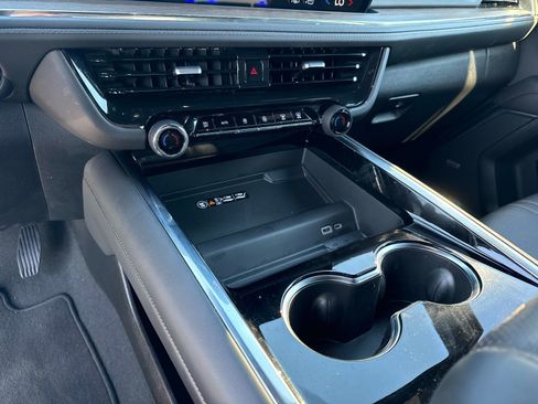Used 2025 Chevrolet Tahoe High Country RWD image 29