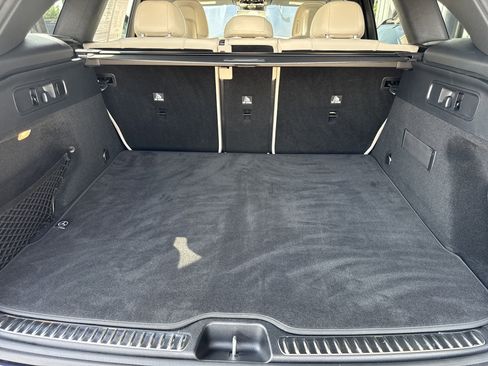 Used 2024 Mercedes-Benz GLC 300 4MATIC image 13