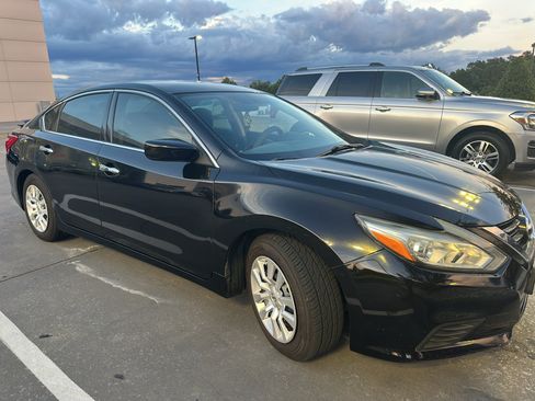 Used 2017 Nissan Altima 2.5 S w/ Power Driver Seat Package FWD image 3
