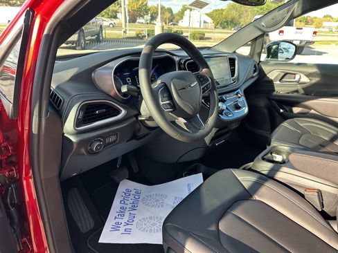 New 2026 Chrysler Pacifica Select image 59