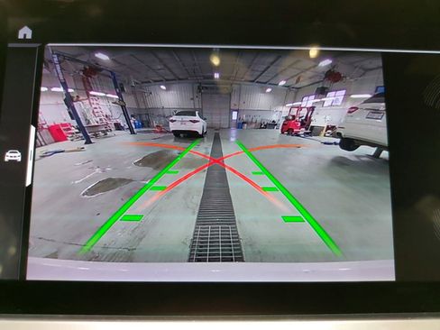 Used 2022 BMW 330i xDrive Sedan w/ Driving Assistance Package image 25