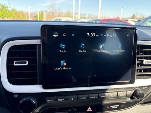 Used 2023 Hyundai Venue Limited FWD image 14