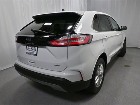 Used 2022 Ford Edge SEL w/ Convenience Package image 3