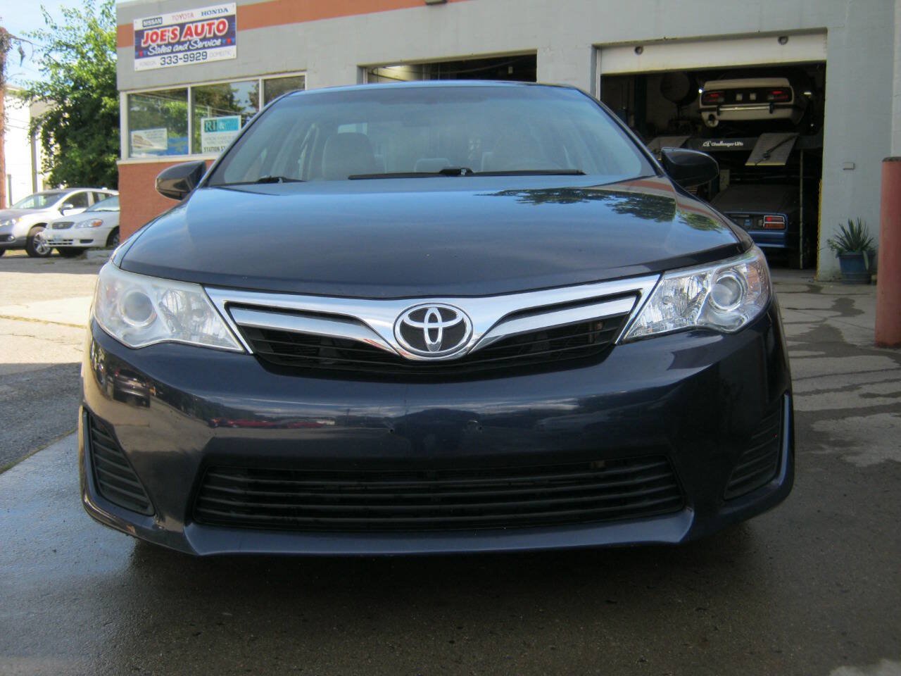 Used 2014 Toyota Camry LE FWD image 2