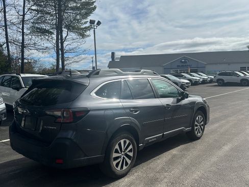 Used 2025 Subaru Outback Premium image 5