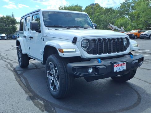 Used 2024 Jeep Wrangler Unlimited AWD/4WD image 3