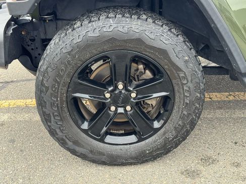 Used 2021 Jeep Wrangler Unlimited Sahara image 9