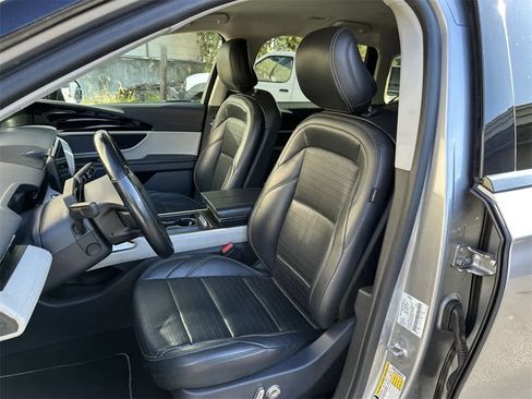 Used 2024 Lincoln Nautilus Reserve image 10