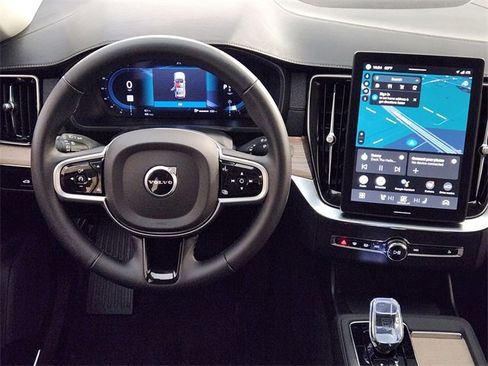 Used 2025 Volvo XC90 B6 Plus image 27