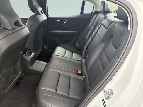 Used 2021 Volvo S60 T8 Inscription image 8