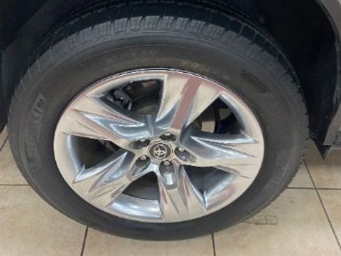 Used 2019 Toyota Highlander Limited FWD image 27