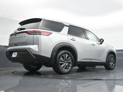 Used 2024 Nissan Pathfinder S image 21