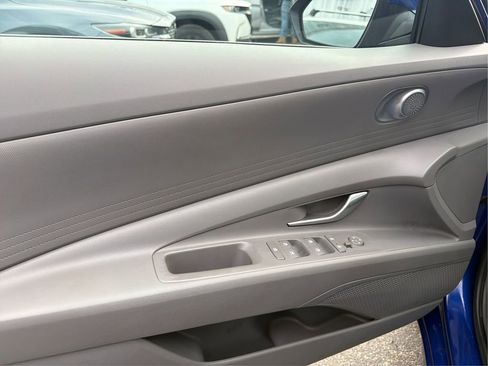 Used 2022 Hyundai Elantra Blue image 20