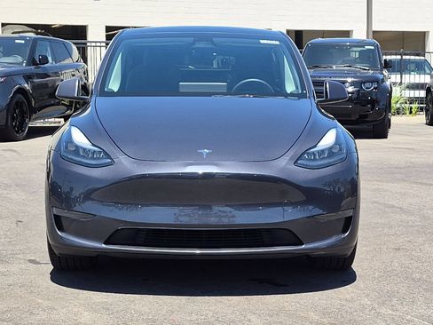 Used 2025 Tesla Model Y Long Range RWD image 2