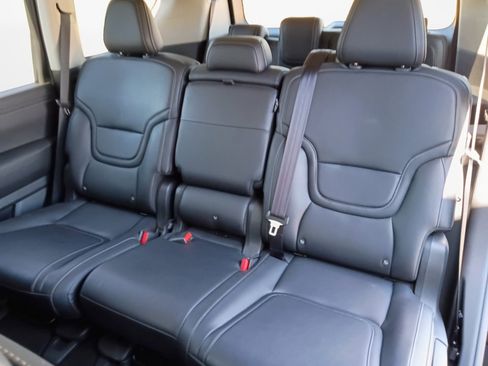 Used 2025 Nissan Armada SV RWD image 12
