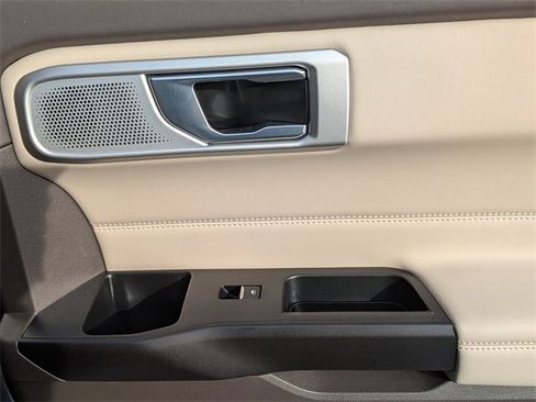 Used 2020 Ford Explorer Platinum w/ Premium Technology Package image 37