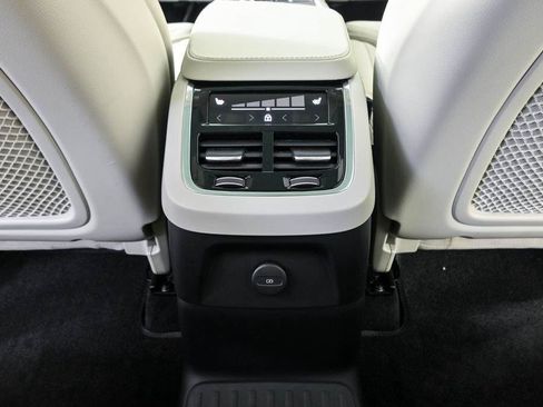 Certified 2025 Volvo XC90 T8 Ultra w/ Protection Package Premier AWD/4WD image 22