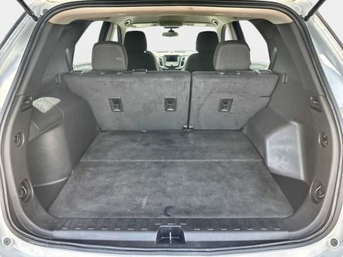 Used 2022 Chevrolet Equinox LS FWD image 17