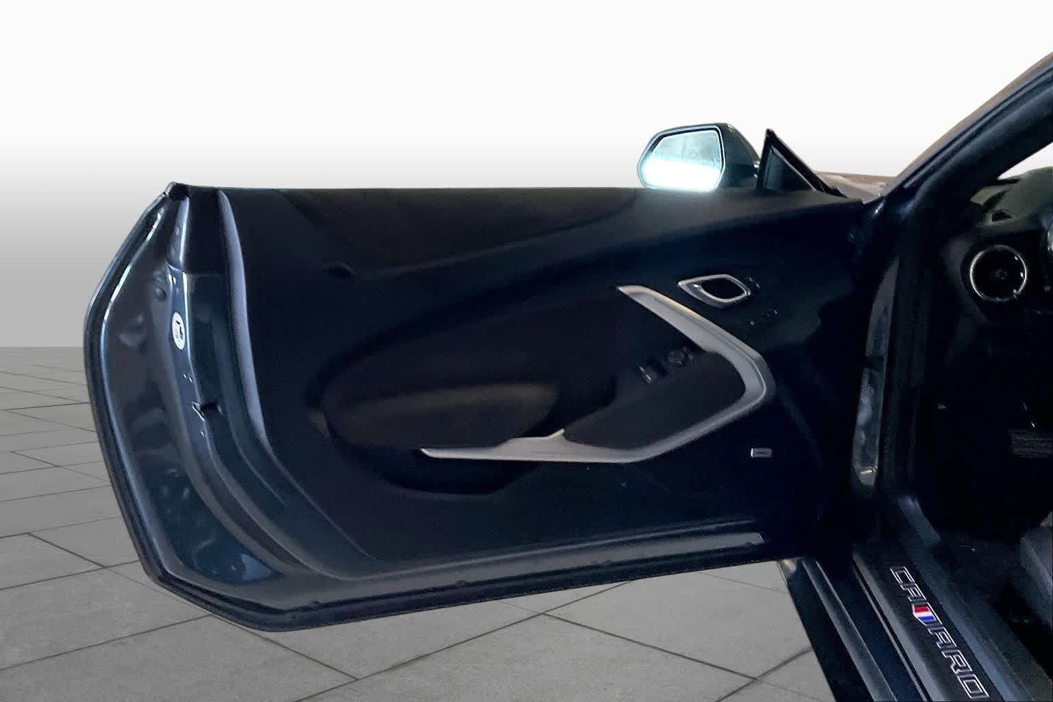 Used 2019 Chevrolet Camaro ZL1 RWD image 18