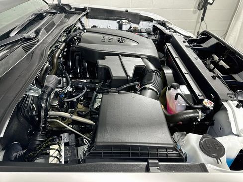 Certified 2020 Toyota Tacoma SR5 AWD/4WD image 8