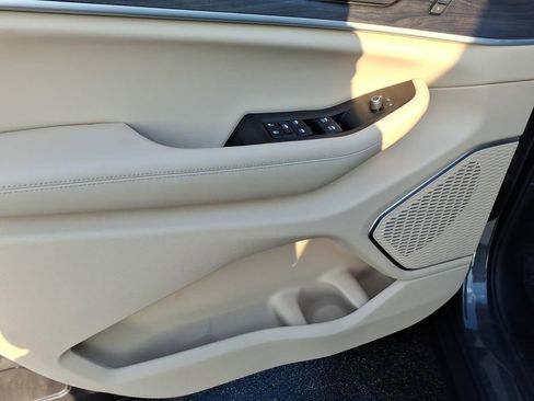 New 2026 Jeep Grand Cherokee L Limited w/ Luxury Tech Group II image 12