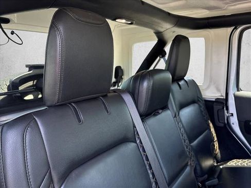 Used 2022 Jeep Wrangler Unlimited Sahara AWD/4WD image 21