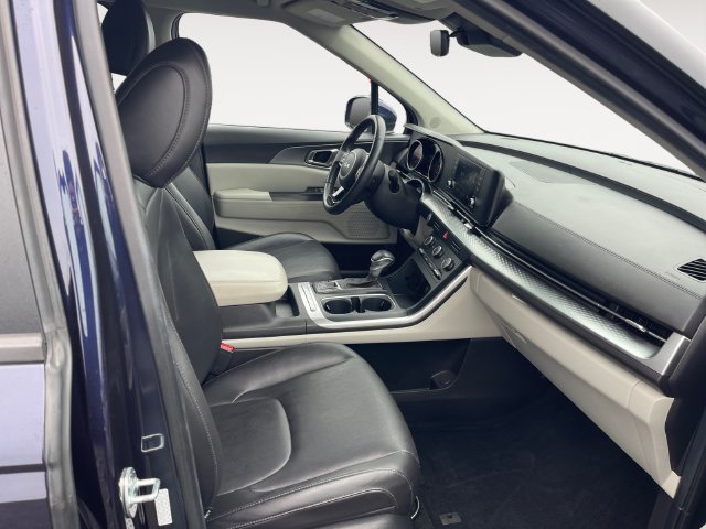 Used 2023 Kia Carnival LX FWD image 15