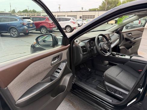 Used 2021 Nissan Rogue SV FWD image 9