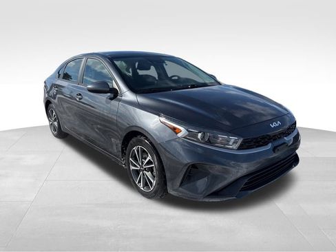 Certified 2023 Kia Forte LXS image 4
