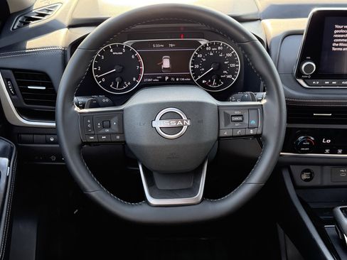 Used 2025 Nissan Rogue SV image 16