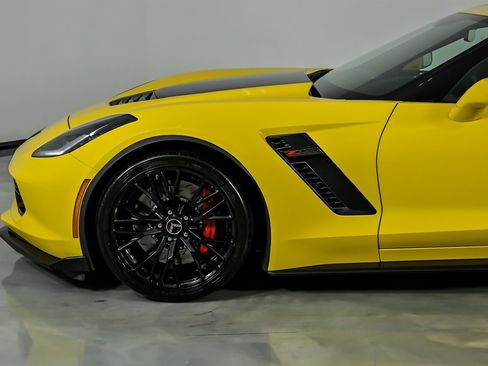 Used 2015 Chevrolet Corvette Z06 w/ 3LZ Preferred Equipment Group image 7