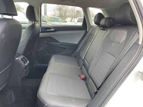 Used 2024 Volkswagen Taos SE image 39