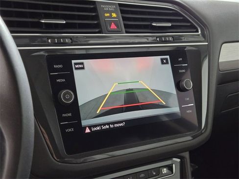 Used 2018 Volkswagen Tiguan SE w/ Panoramic Sunroof Package image 36